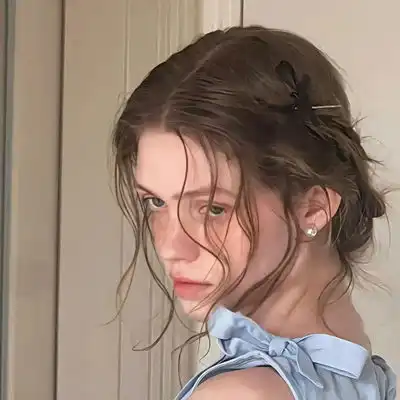 2023最新浪漫卷发女生欧美图片