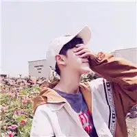 爱好锻炼的男人最有魅力了,带棒球帽的男生头像