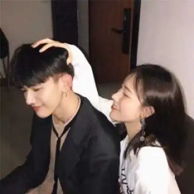 恋人相爱甜美的头像