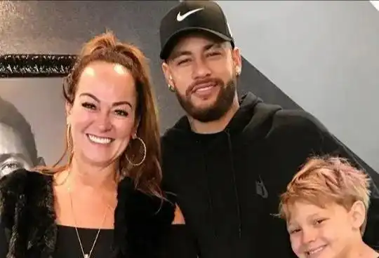 曝内马尔妈妈新恋情结束,只因奶狗男友行为不齿,内马尔如释重负