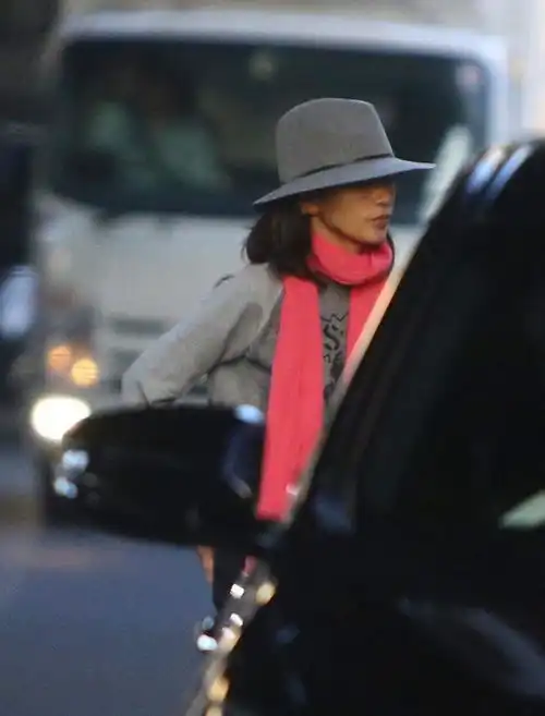 工藤静香抱俩女儿旧照曝光,臂力惊人与木村拓哉开老爷车接心美